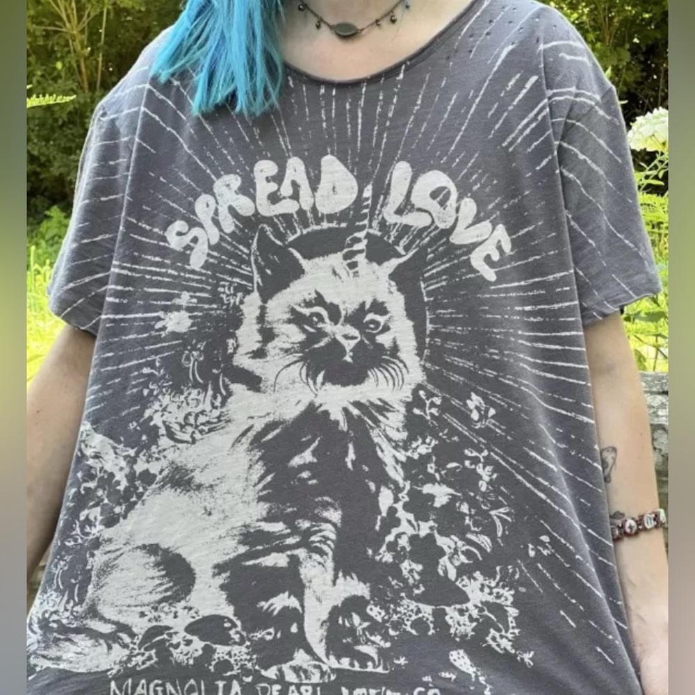 Magnolia Pearl Spread Love T-Shirt - Picture 2 of 6
